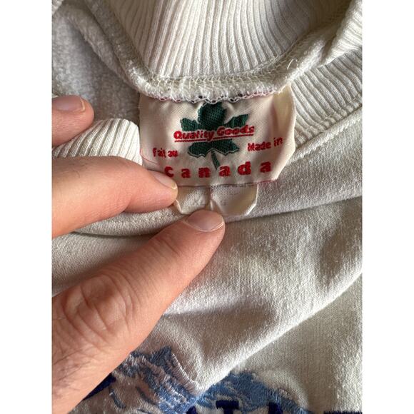 Vintage White Embroidered XL Canada Crewneck Made in Canada - Picture 2 of 8